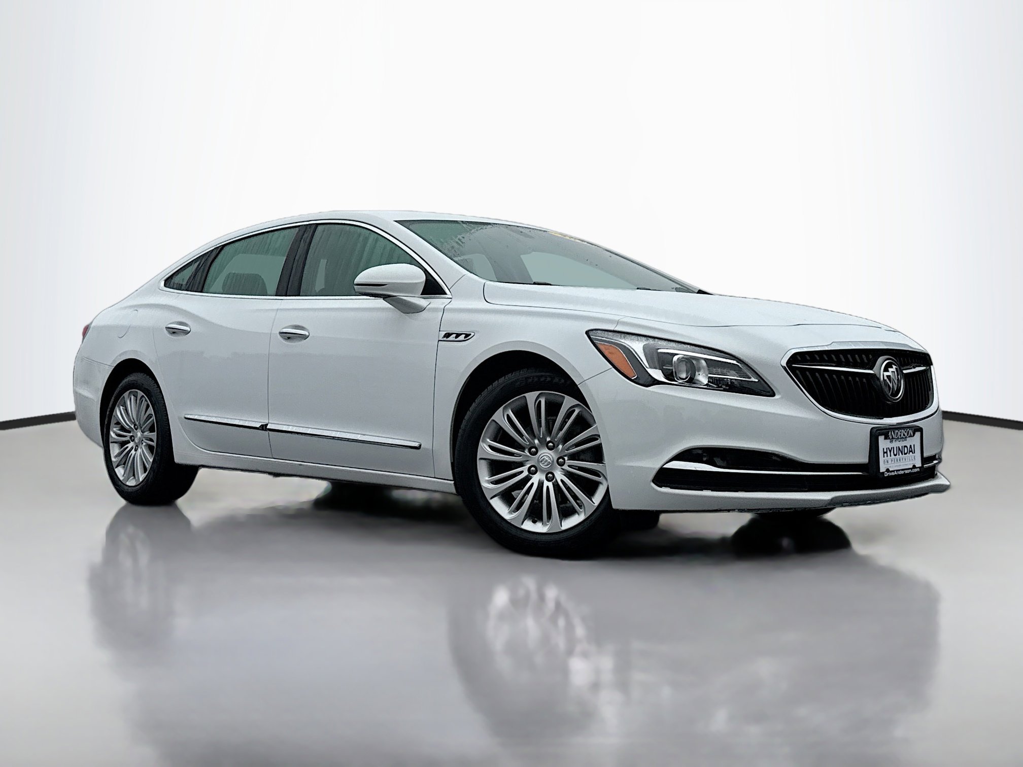 Used 2019 Buick LaCrosse Essence image 1