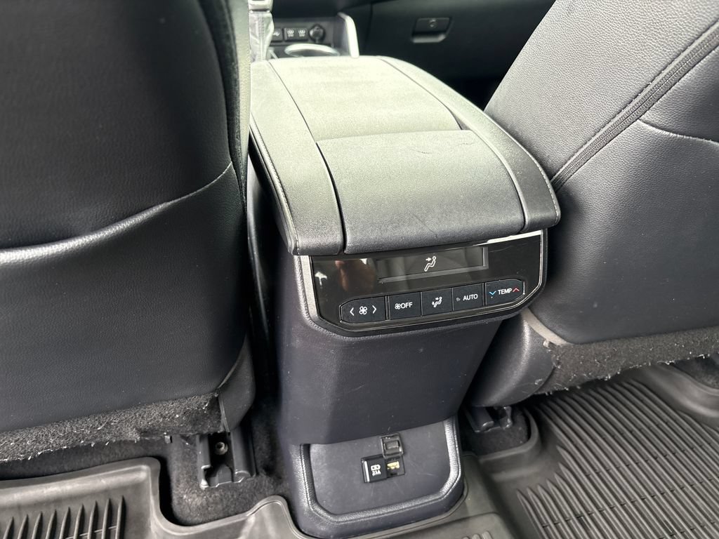 Used 2020 Toyota Highlander XLE AWD/4WD image 34