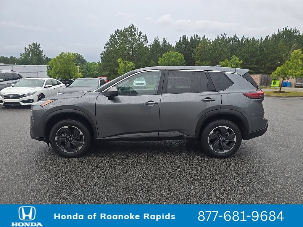 Used 2024 Nissan Rogue SV FWD image 2