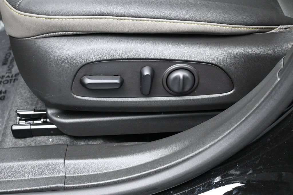 Used 2025 Chevrolet Trax ACTIV FWD image 12