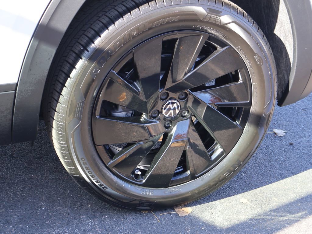 New 2026 Volkswagen Atlas Cross Sport SE image 44