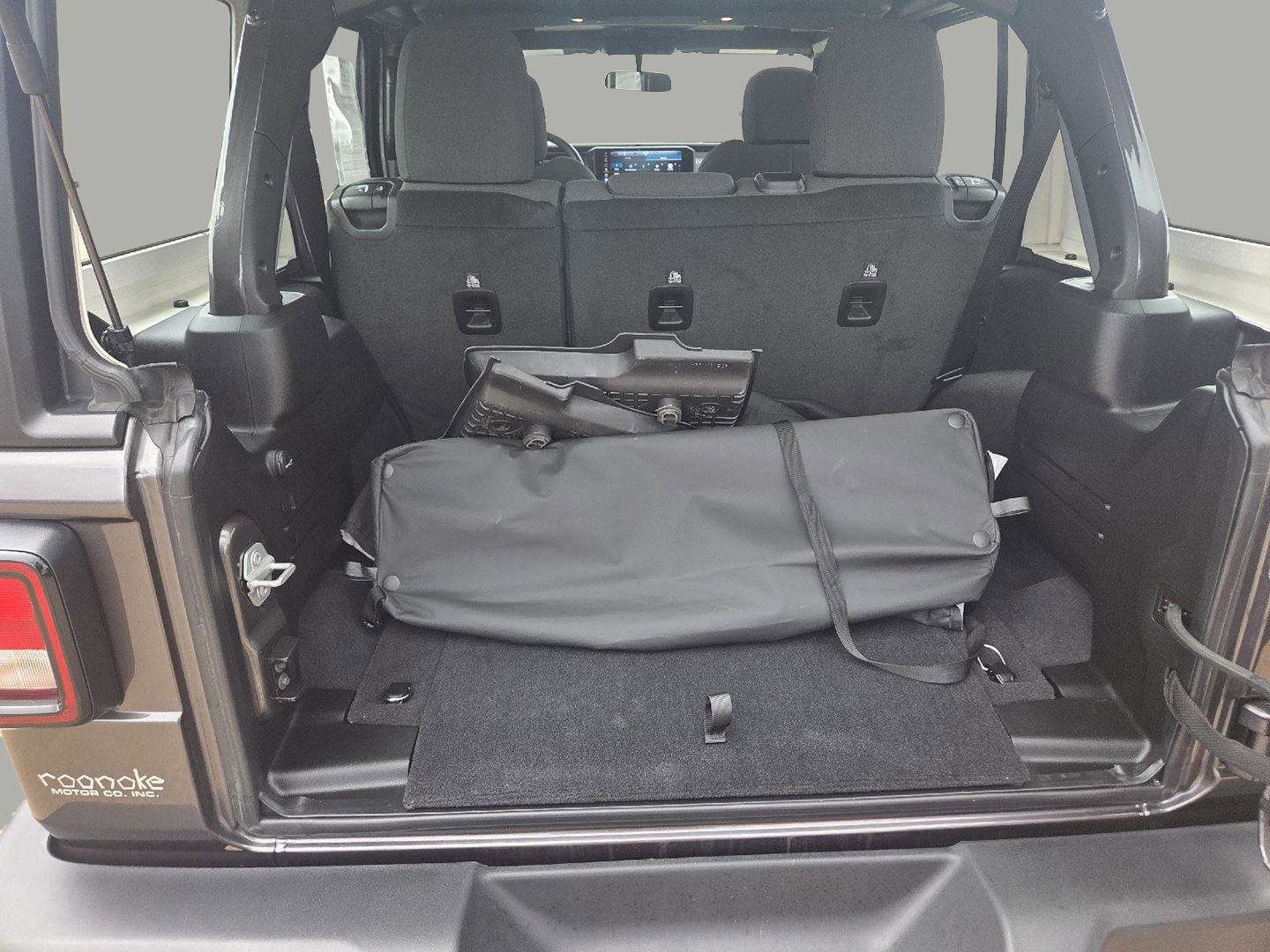 Used 2025 Jeep Wrangler Sport image 63