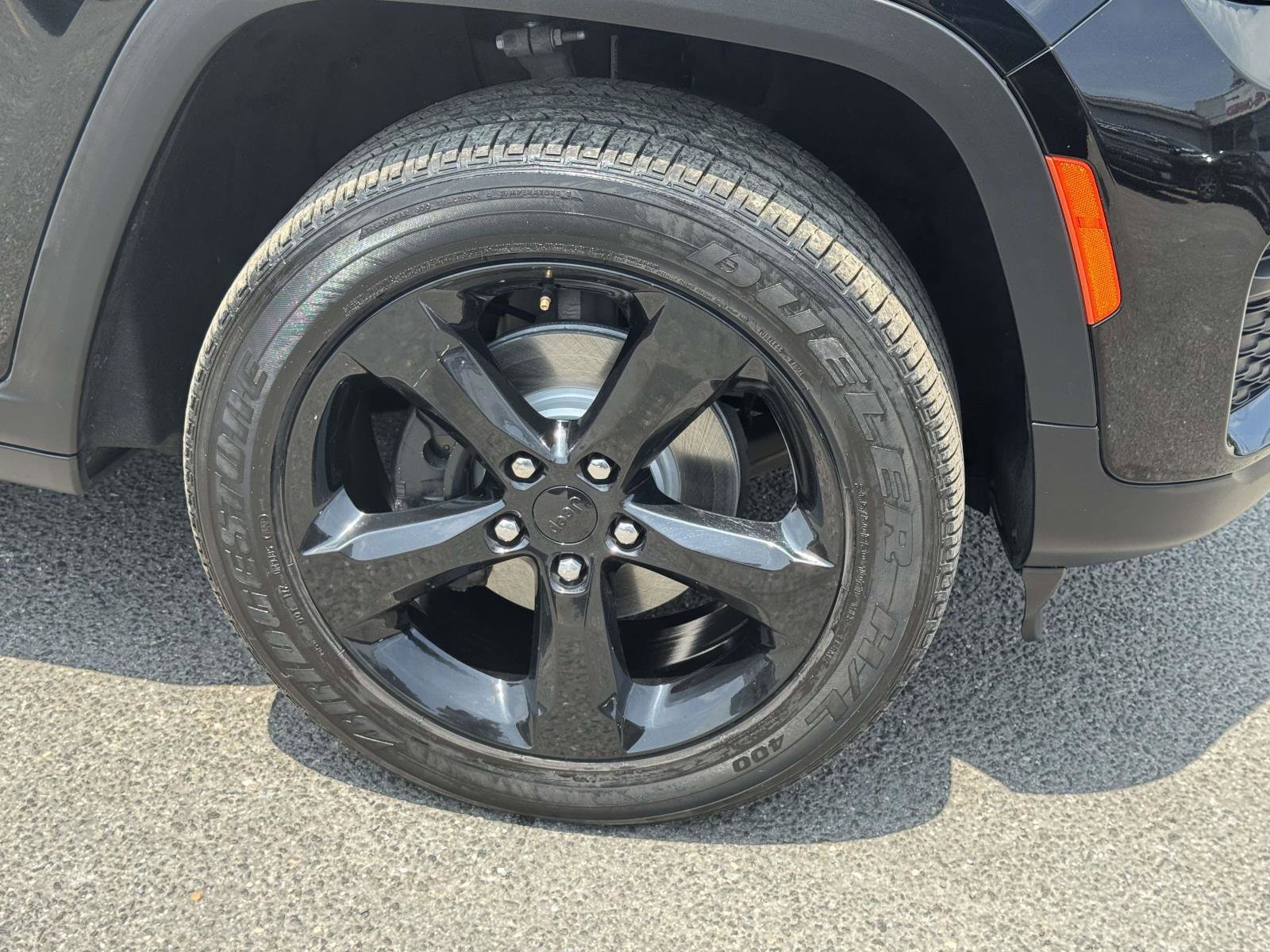 Used 2024 Jeep Grand Cherokee Altitude AWD/4WD image 9
