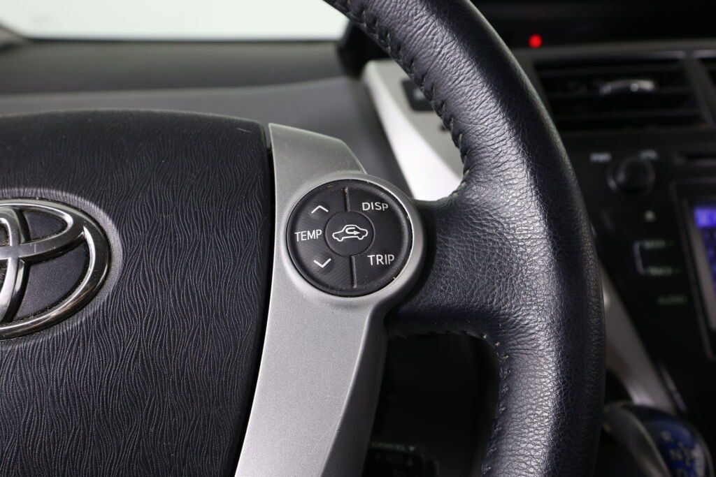 Used 2014 Toyota Prius V Three image 33