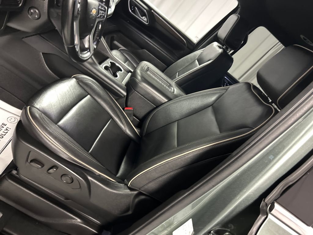 Used 2023 Chevrolet Suburban Premier image 12