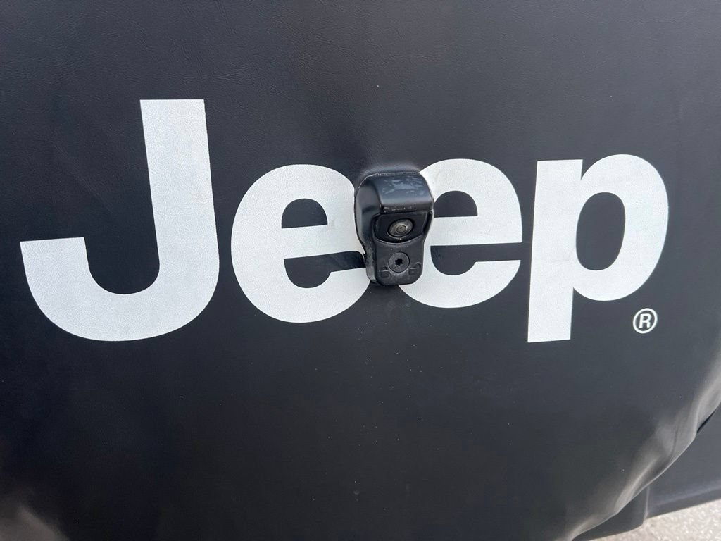 Used 2025 Jeep Wrangler Sport AWD/4WD image 12