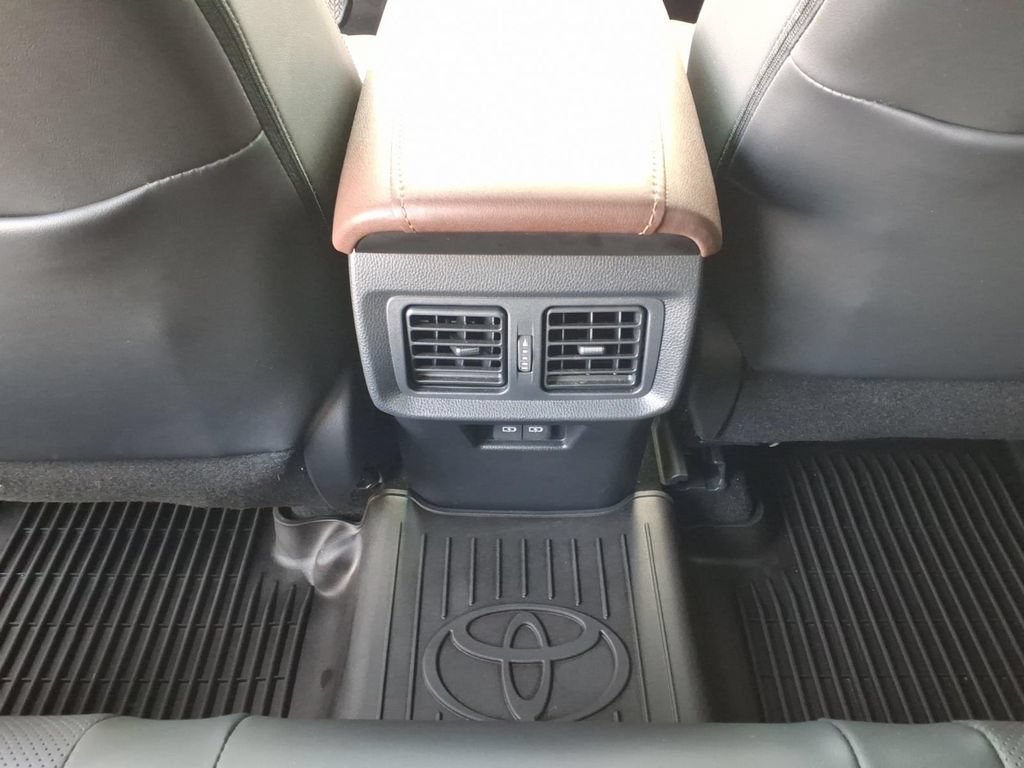 Certified 2024 Toyota Venza Limited AWD/4WD image 5