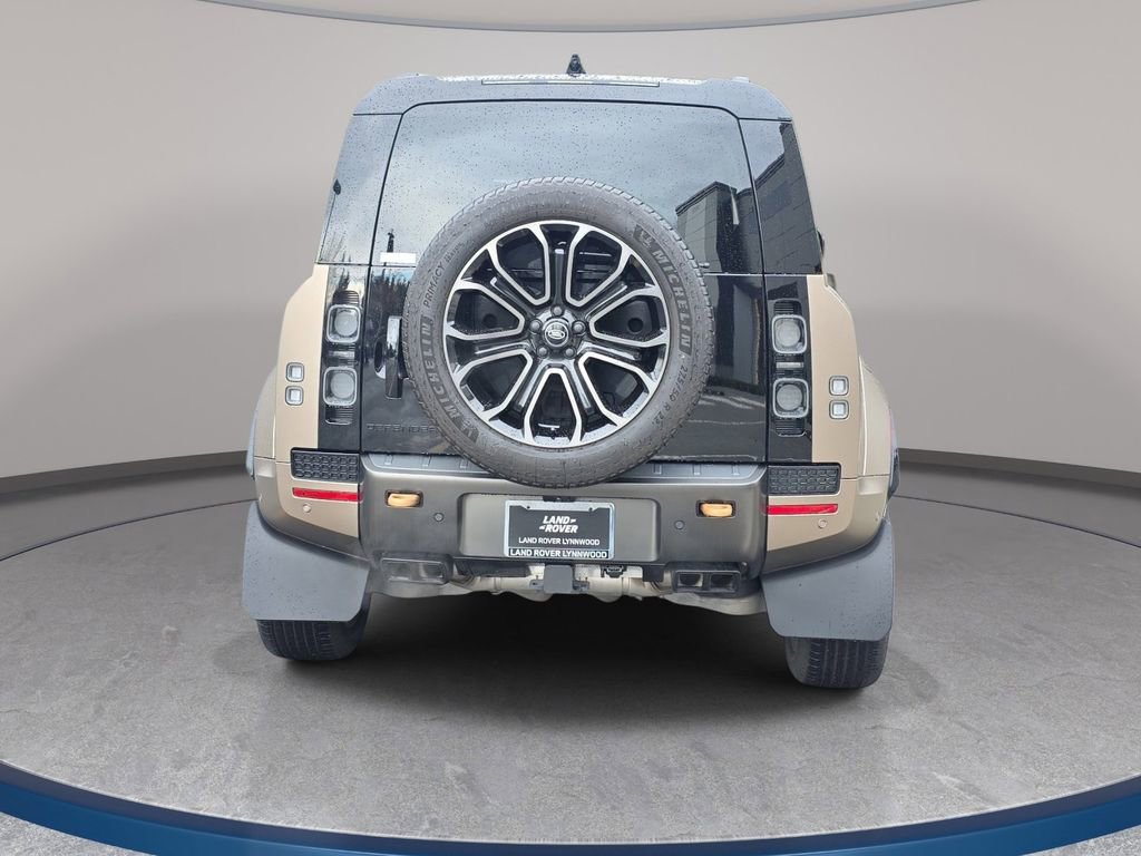 Used 2025 Land Rover Defender 110 image 4