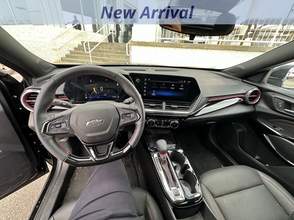 Used 2024 Chevrolet Trax RS w/ Sunroof Package image 11