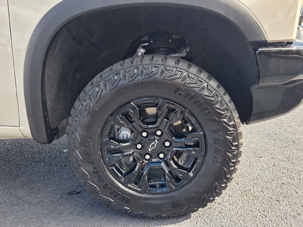 Certified 2026 Chevrolet Silverado 1500 ZR2 w/ Dark Appearance Package AWD/4WD image 12