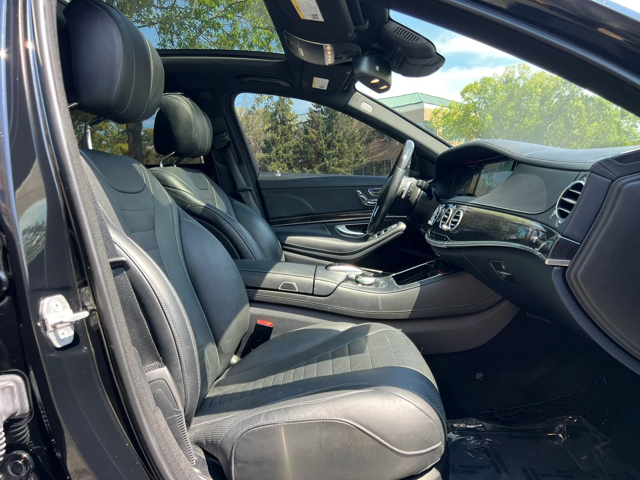 Used 2017 Mercedes-Benz S 550 4MATIC Sedan w/ Premium Package image 16