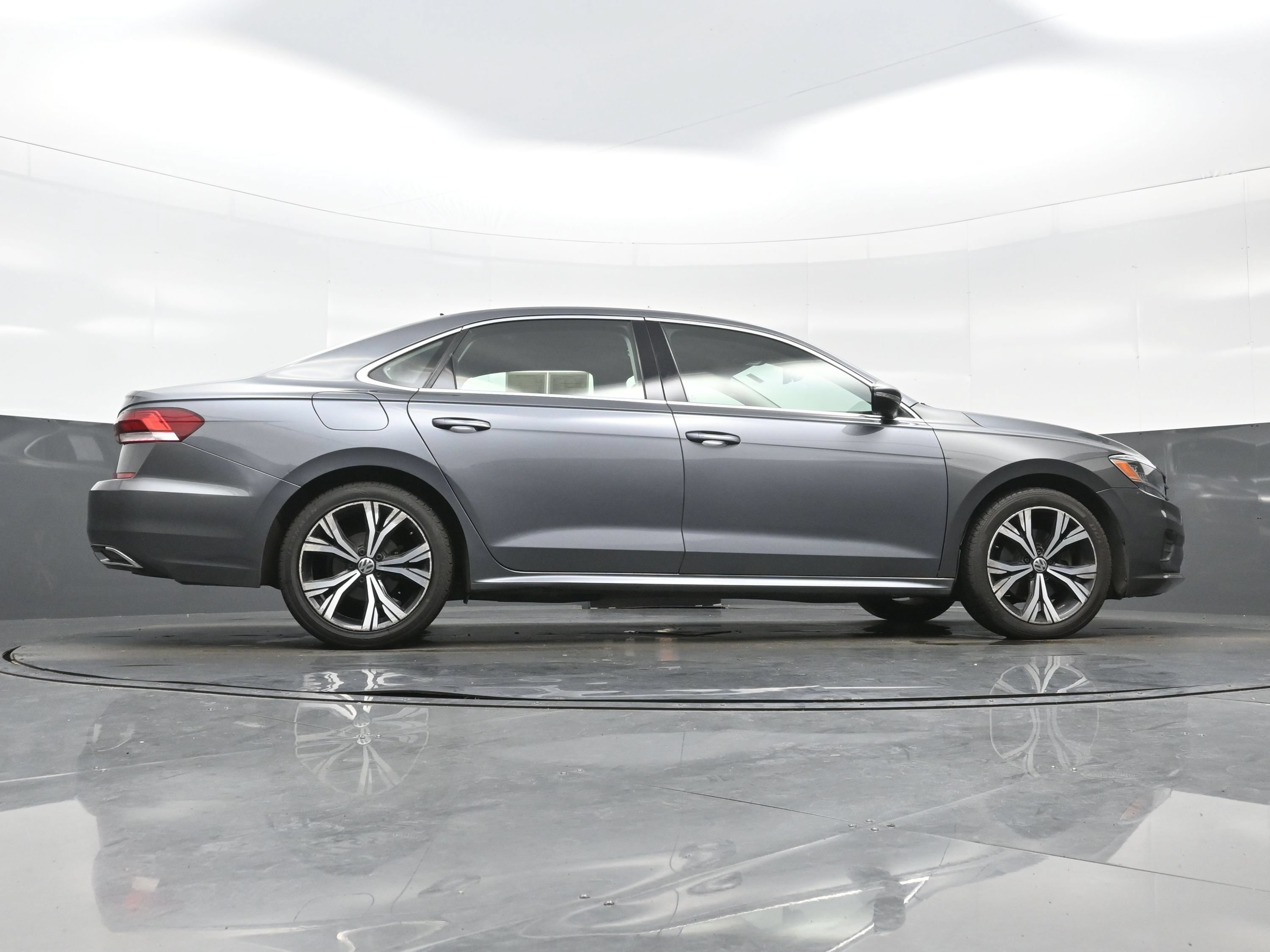 Used 2021 Volkswagen Passat 2.0T SE FWD image 28