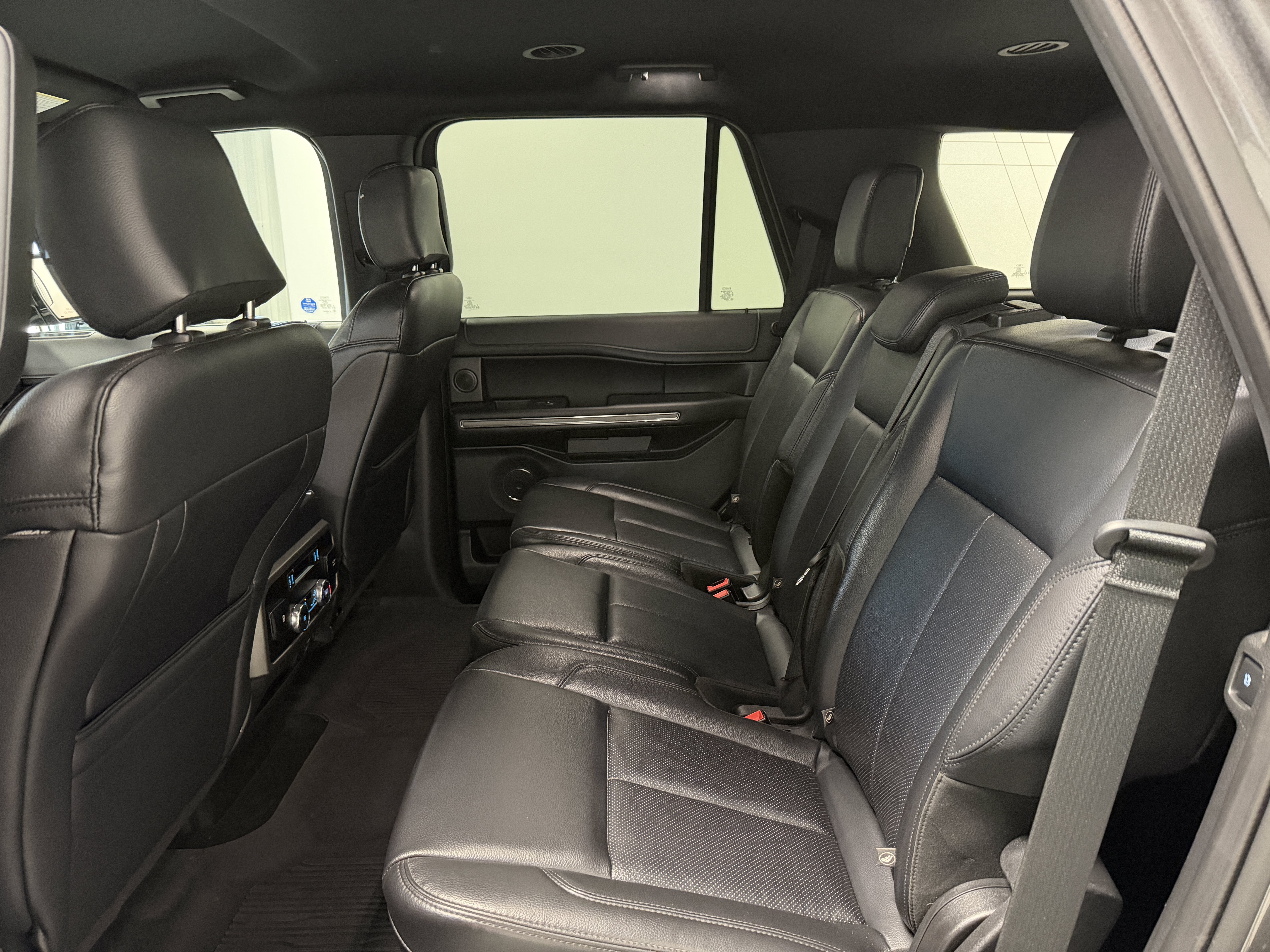 Used 2019 Ford Expedition XLT w/ Equipment Group 202A AWD/4WD image 22
