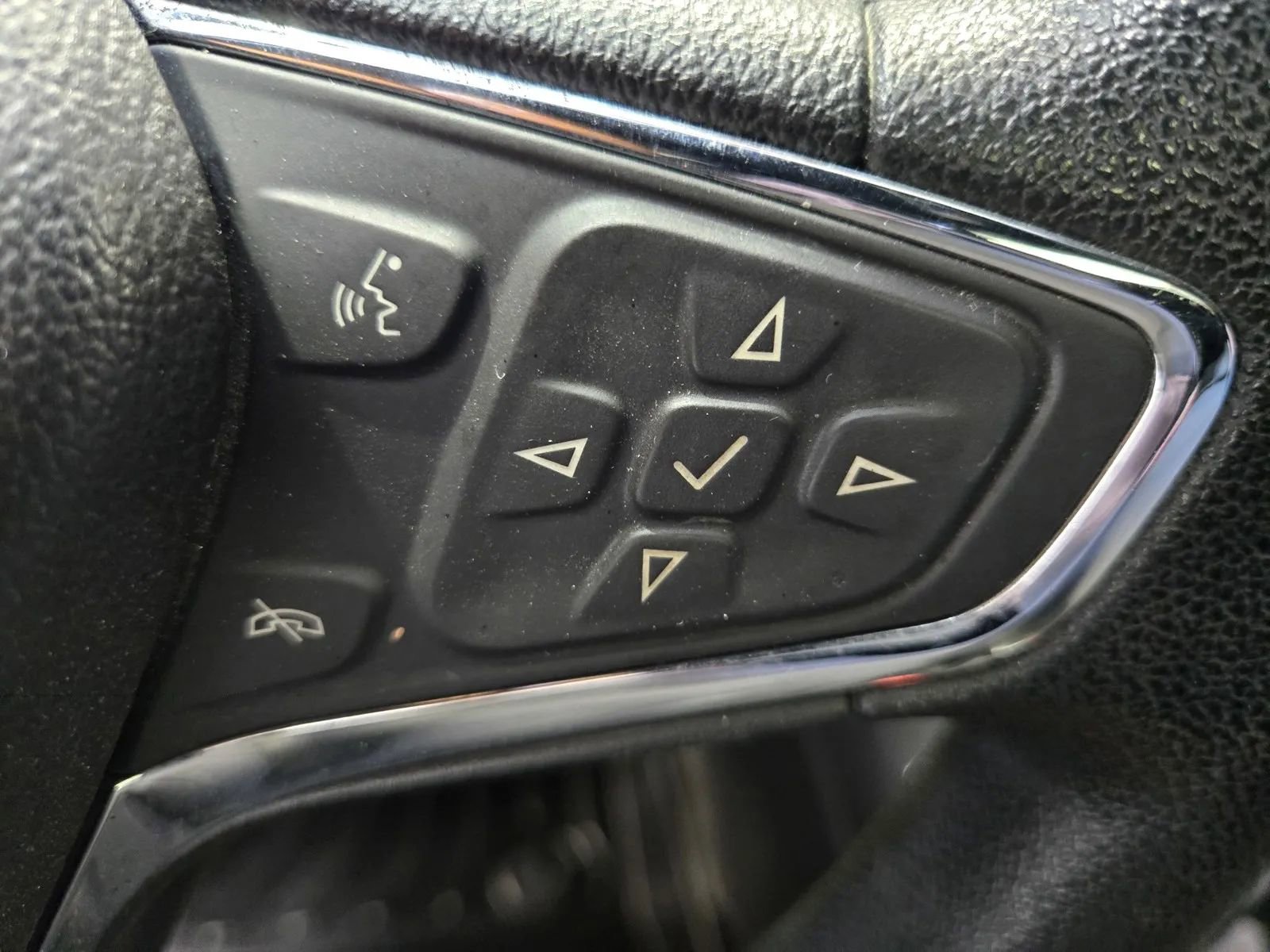 Used 2018 Chevrolet Cruze LT w/ Sun And Sound Package FWD image 17