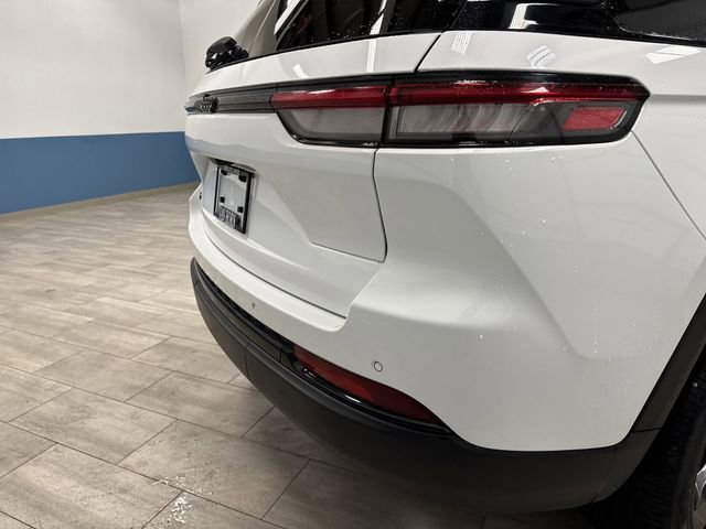 Used 2023 Jeep Grand Cherokee Altitude image 30