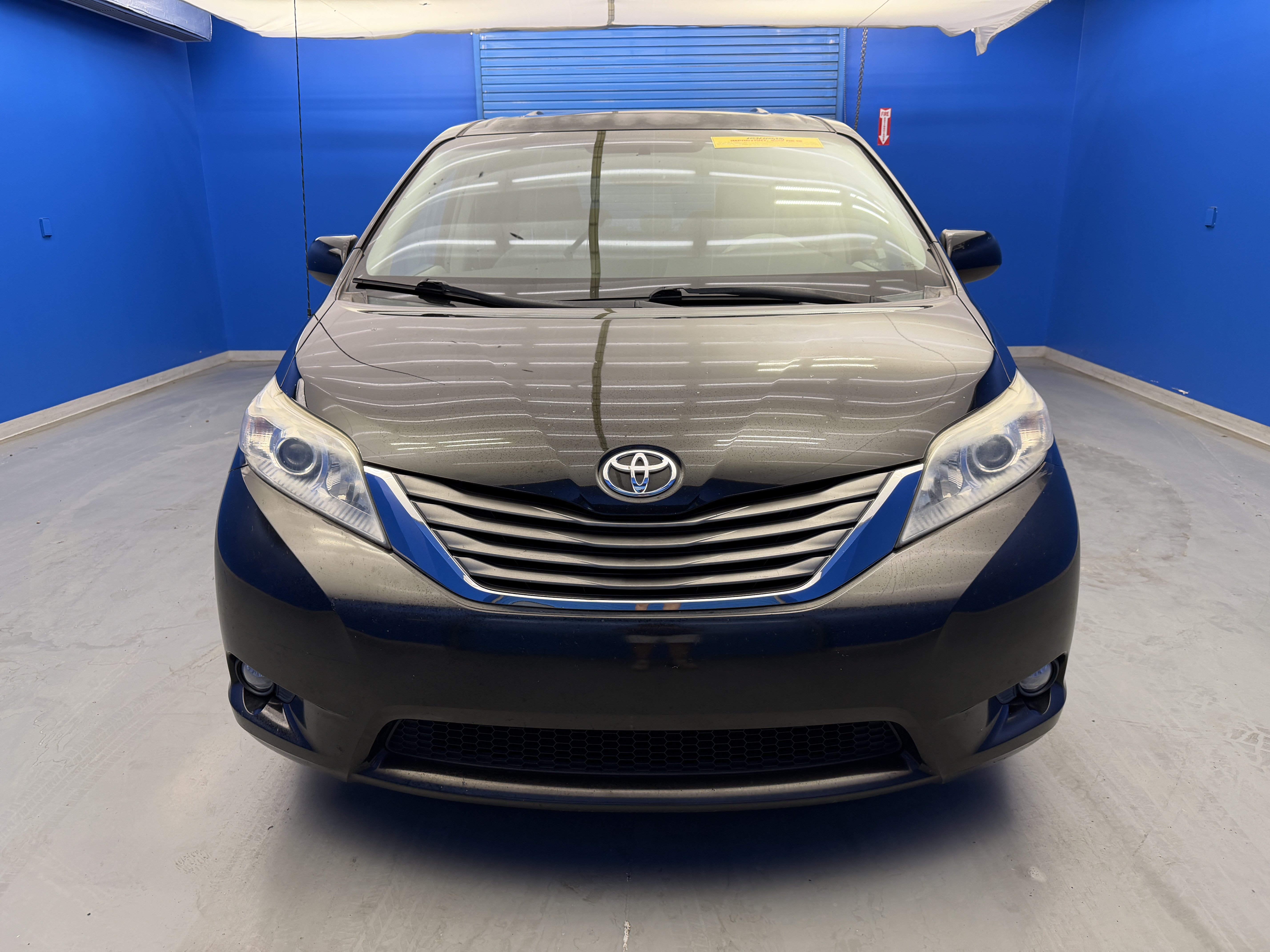 Used 2011 Toyota Sienna XLE FWD image 3