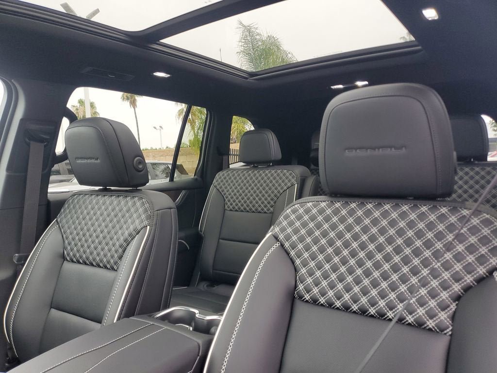 New 2026 GMC Acadia Denali w/ Super Cruise Package FWD image 8