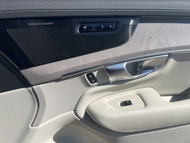New 2026 Volvo XC90 B6 Ultra w/ Protection Package image 33