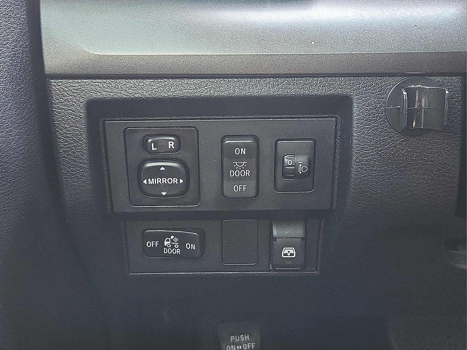 Used 2014 Toyota Tundra SR5 AWD/4WD image 22