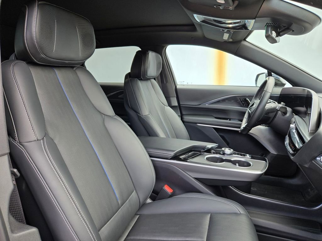 Certified 2024 Cadillac Lyriq Luxury image 30