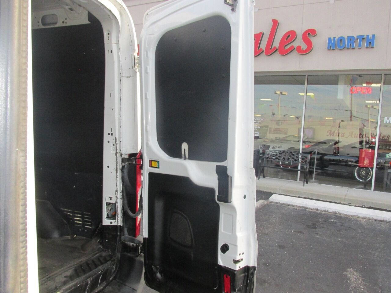 Used 2018 Ford Transit 250 148 Medium Roof image 30