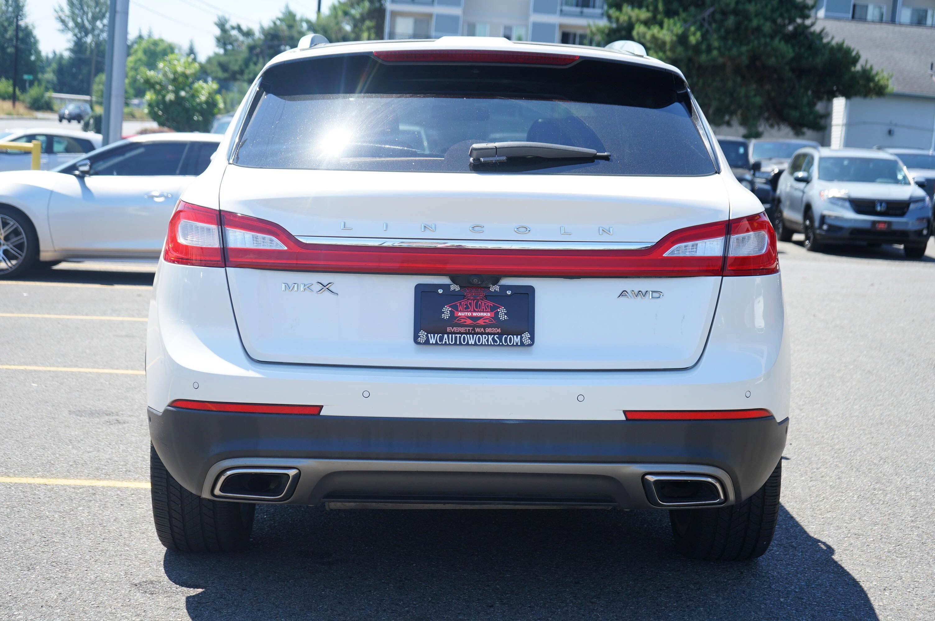Used 2016 Lincoln MKX Reserve w/ Luxury Package AWD/4WD image 4