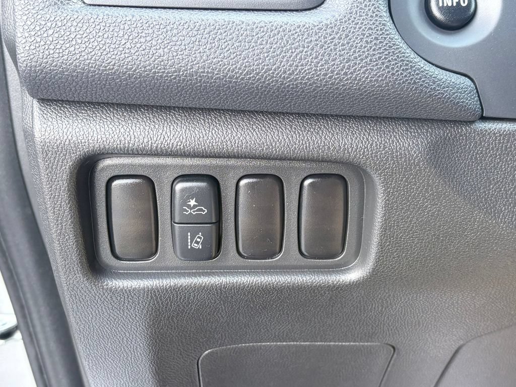Used 2025 Mitsubishi Outlander Sport LE AWD/4WD image 23