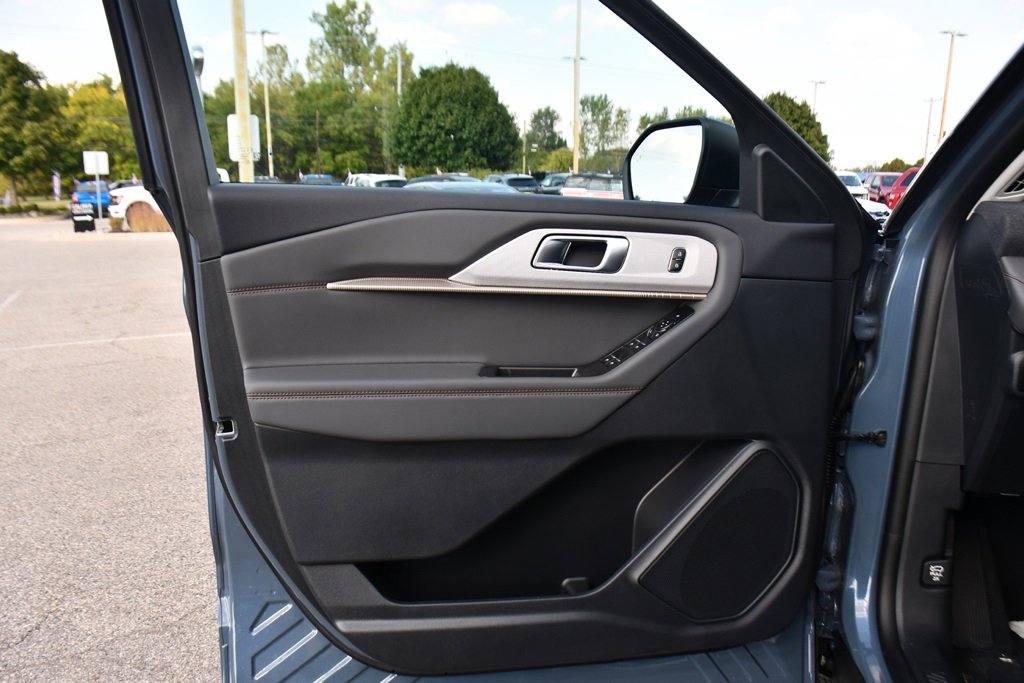 Used 2025 Ford Explorer Active w/ Active Comfort Package image 24