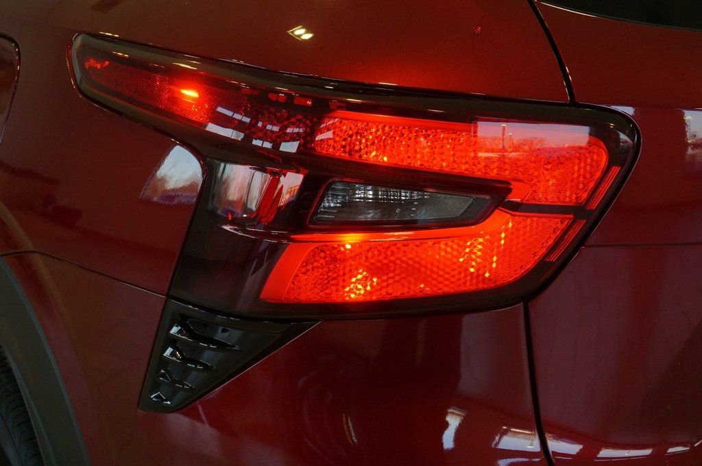 Certified 2025 Chevrolet Trax LT w/ LT Convenience Package image 30