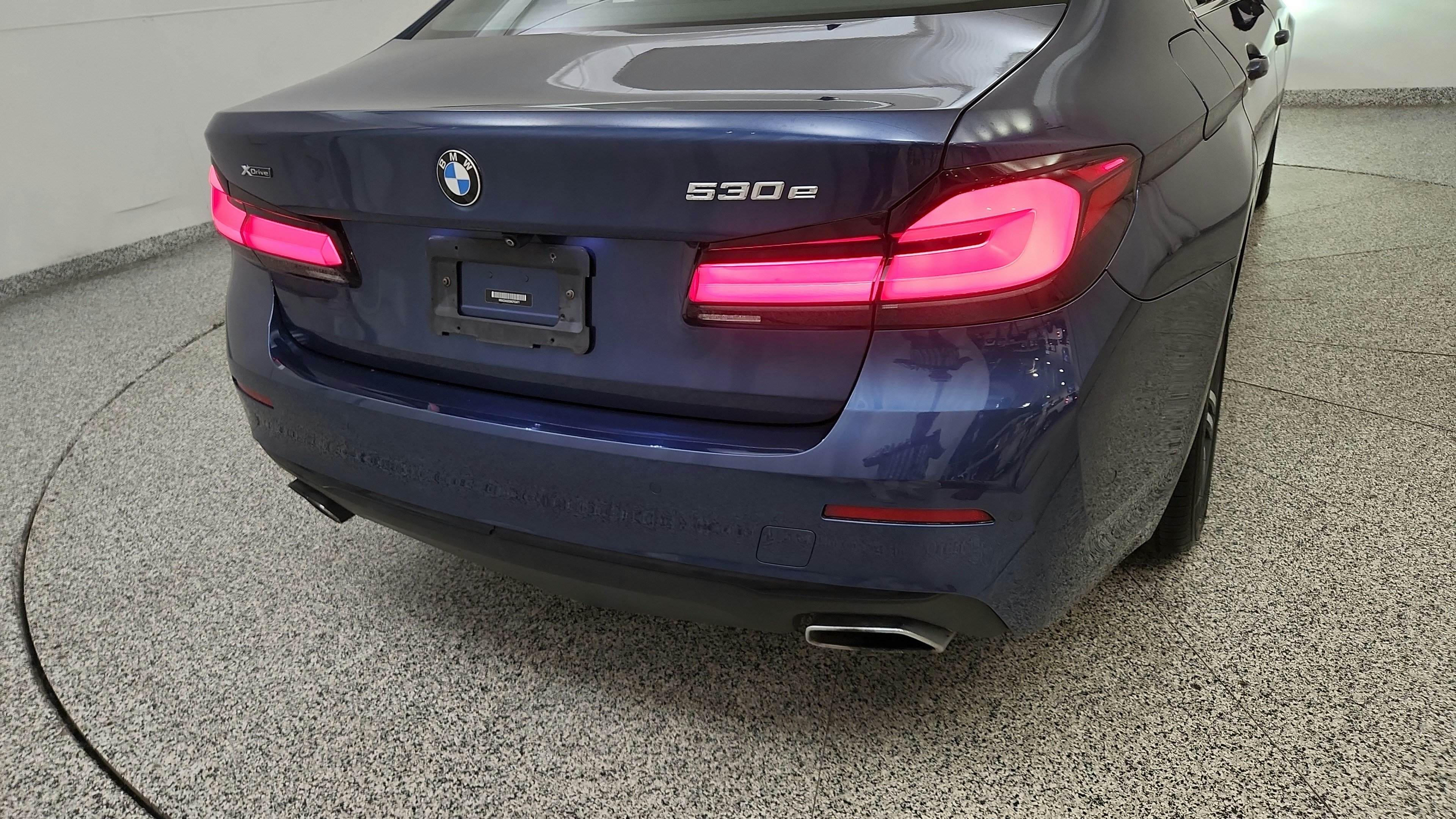 Used 2021 BMW 530e xDrive w/ Premium Package AWD/4WD image 30
