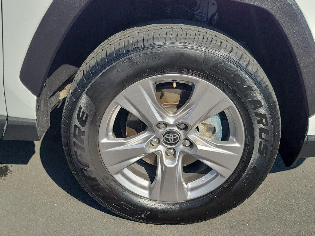 Used 2025 Toyota RAV4 XLE AWD/4WD image 5