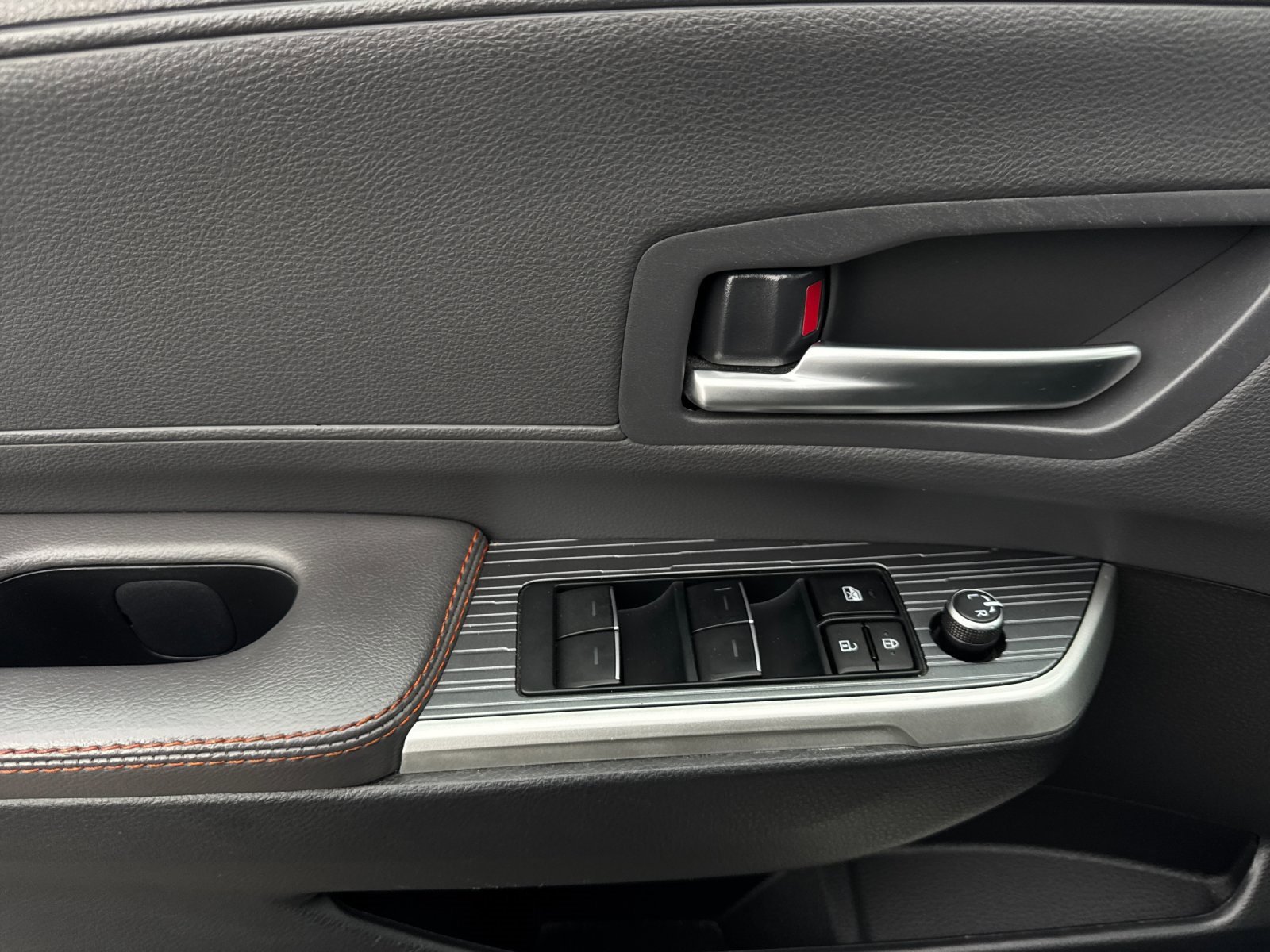 Used 2023 Toyota Sienna XSE image 10