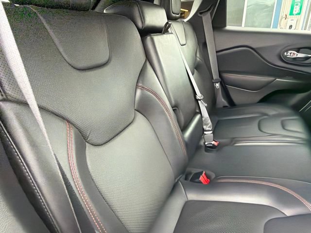 Used 2021 Jeep Cherokee Trailhawk AWD/4WD image 13