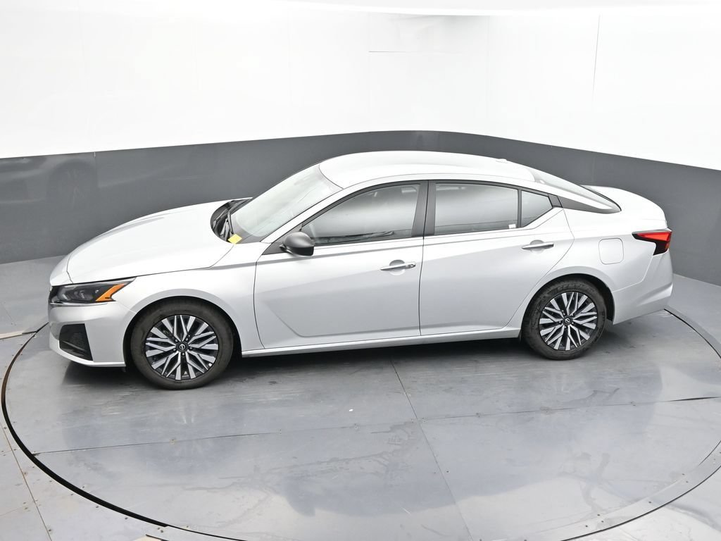 Used 2024 Nissan Altima 2.5 SV FWD image 28