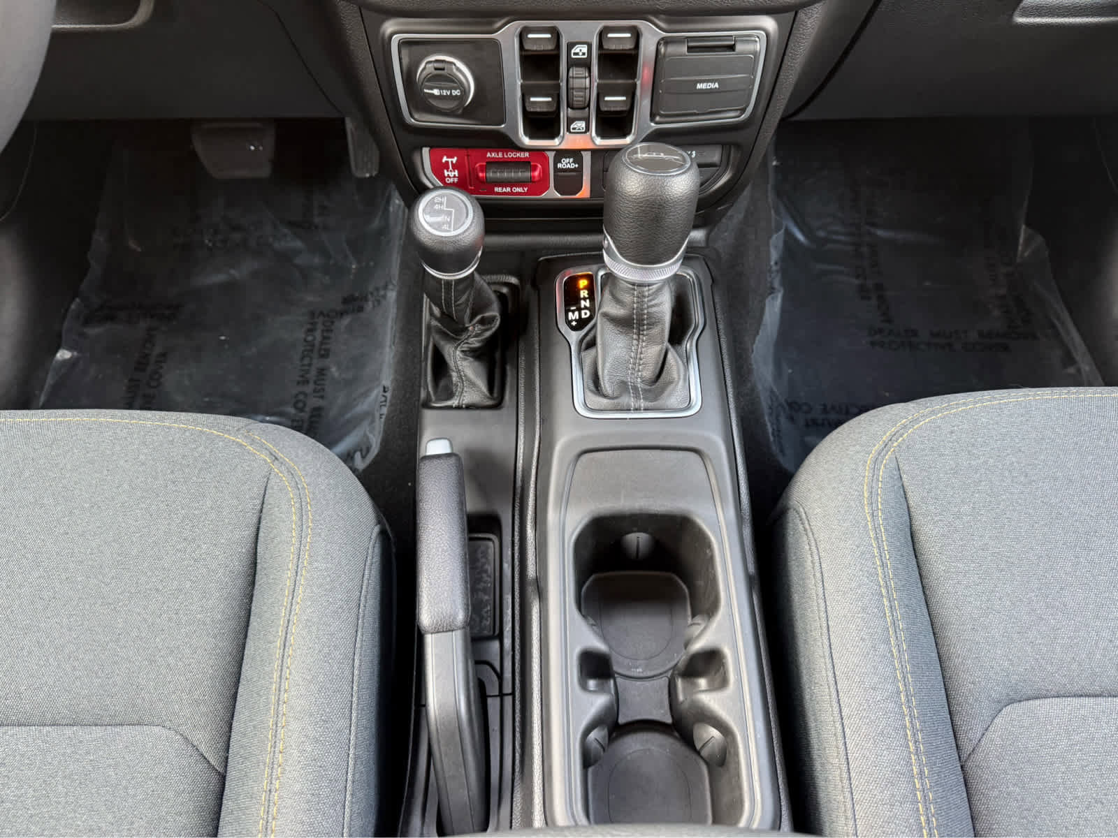 Used 2025 Jeep Gladiator Sport image 23