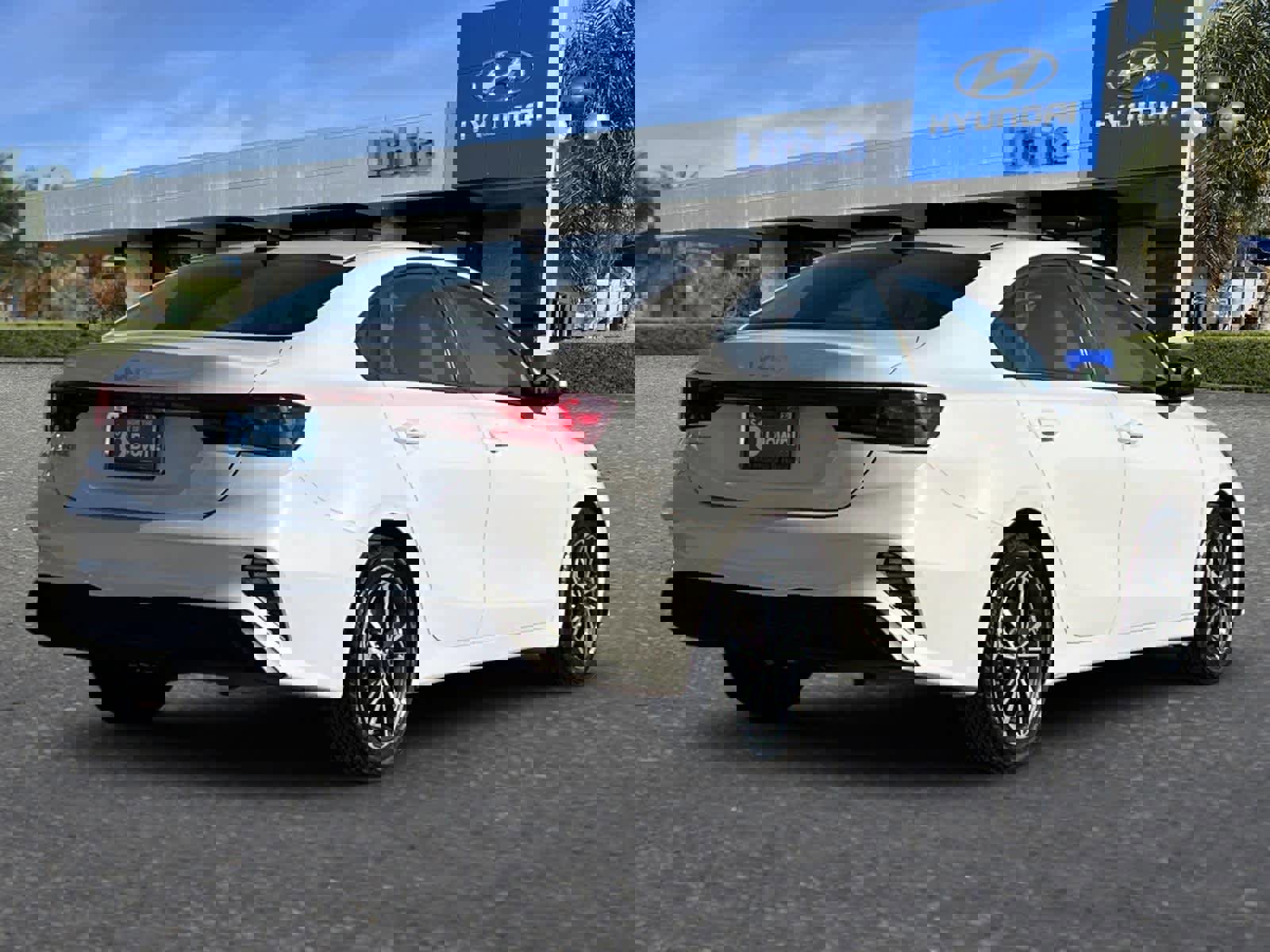 Used 2024 Kia Forte LXS image 3