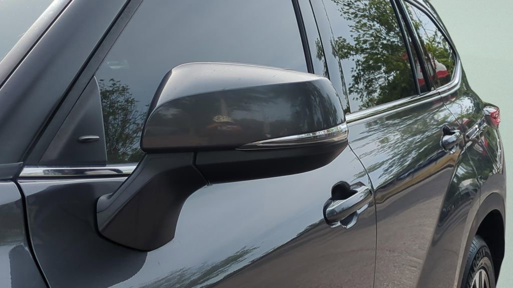 Used 2020 Toyota Highlander XLE FWD image 29