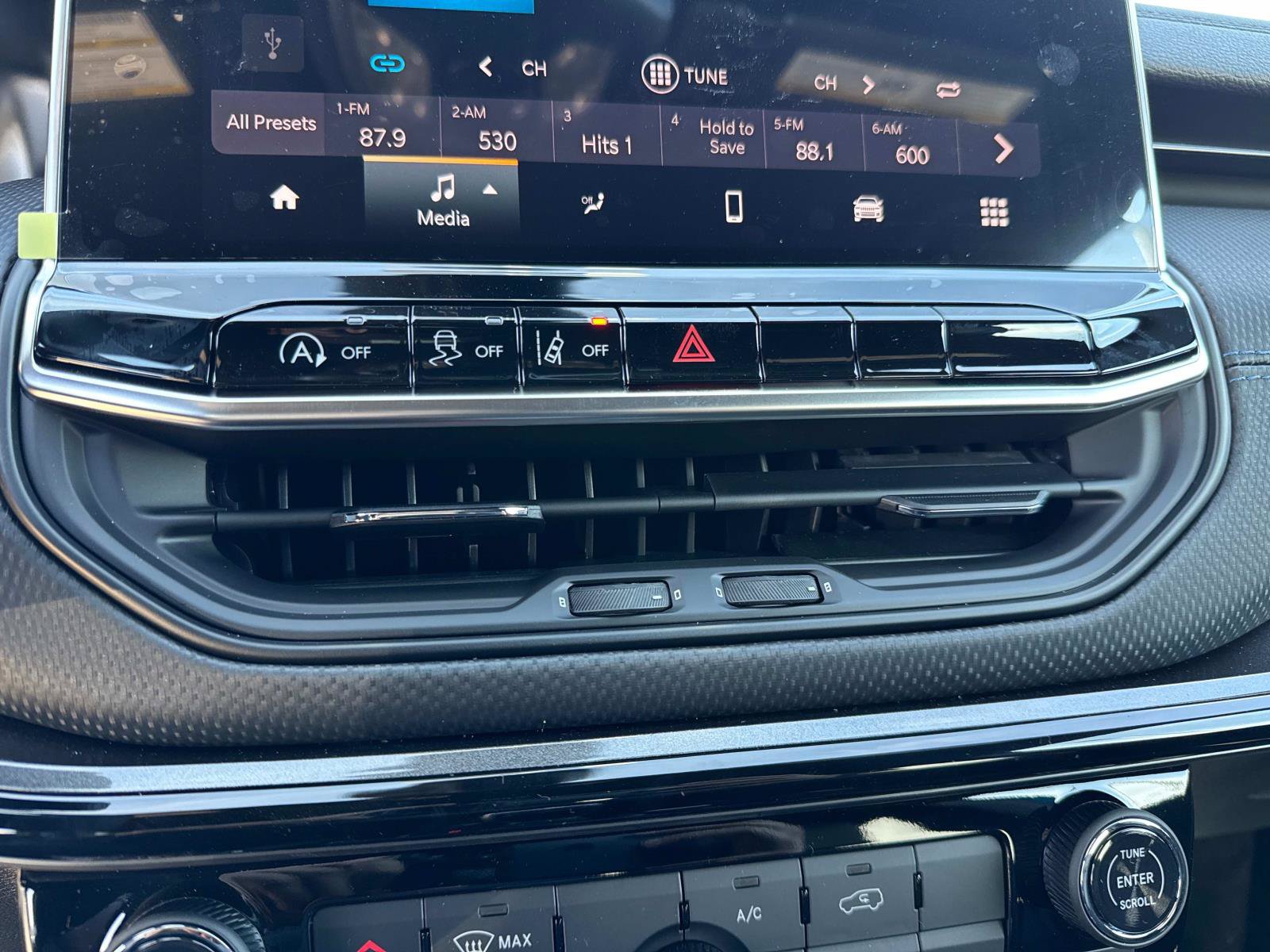 New 2026 Jeep Compass Latitude AWD/4WD image 22