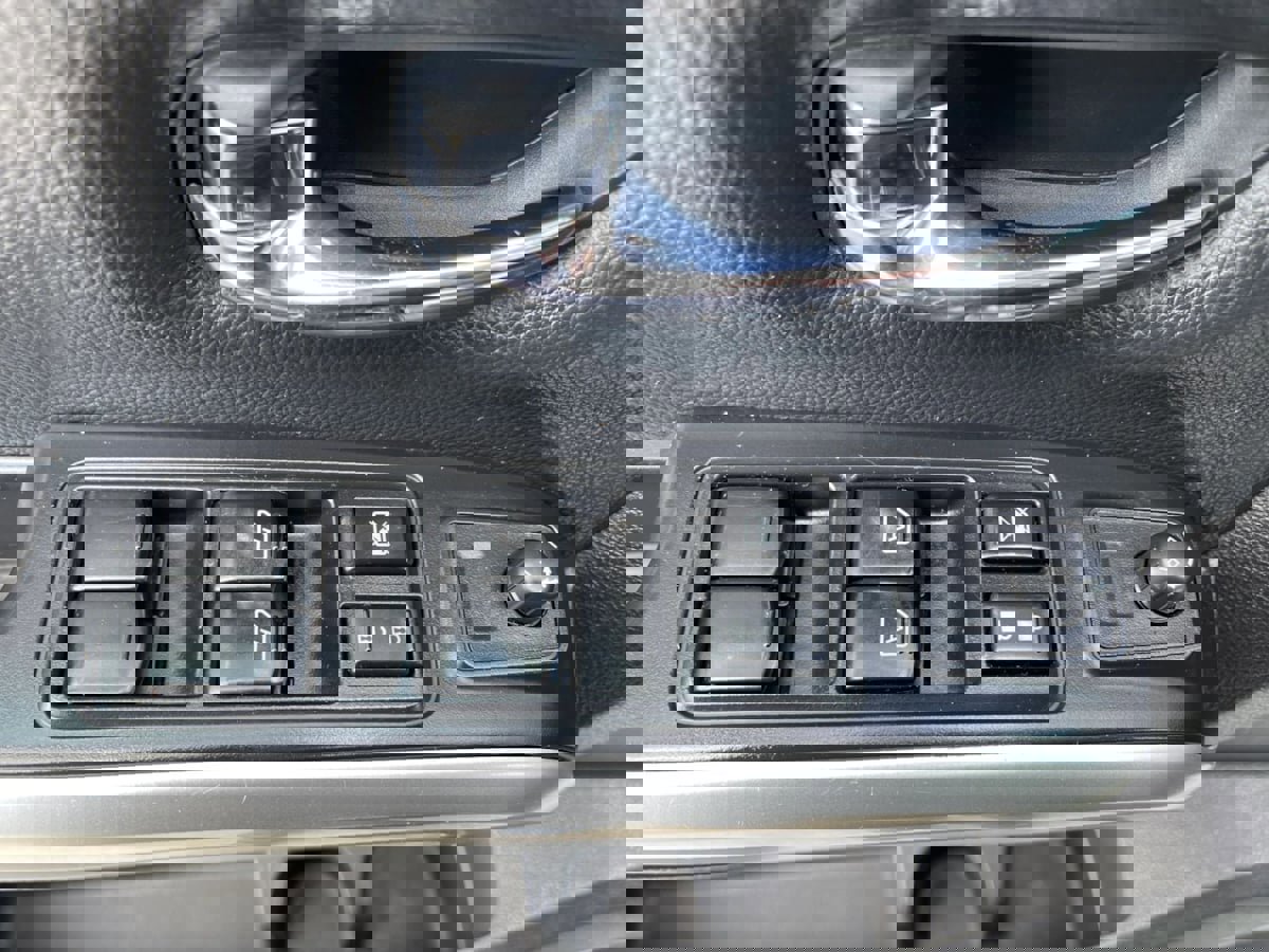 Used 2016 Nissan Titan SL image 18