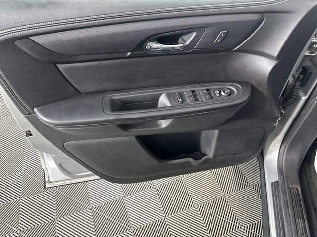 Used 2015 GMC Acadia SLE image 22