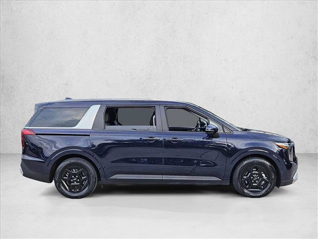 Used 2025 Kia Carnival LX FWD image 4