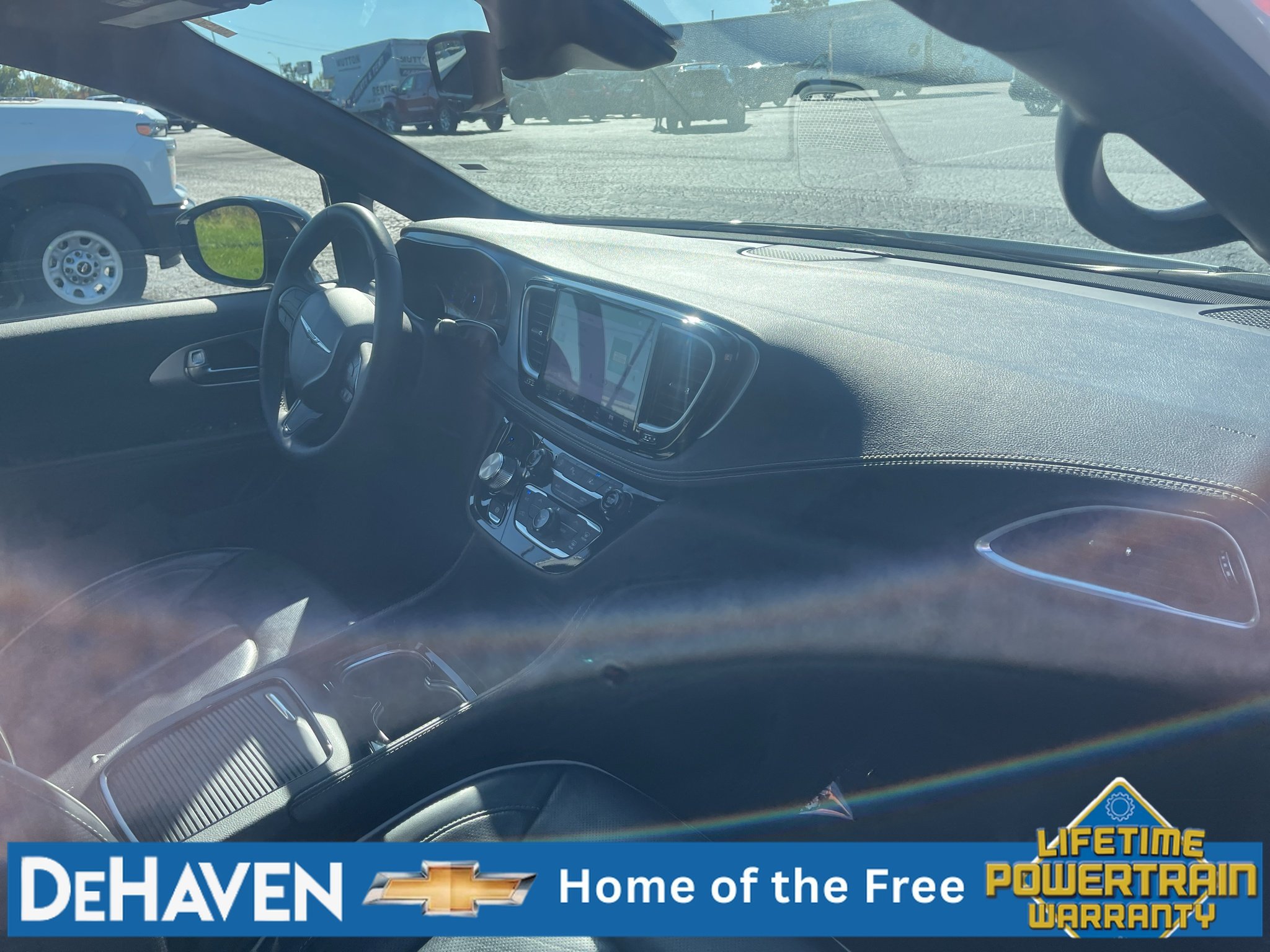 Used 2025 Chrysler Pacifica Limited FWD image 29