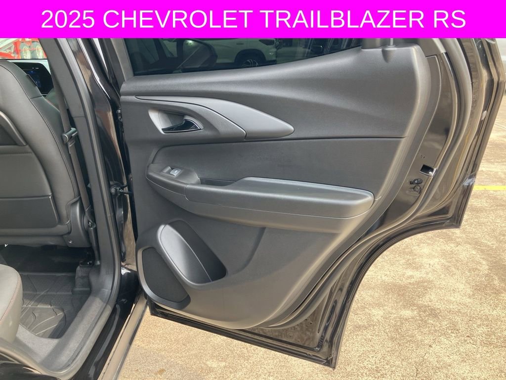 Used 2025 Chevrolet TrailBlazer RS w/ Convenience Package image 14