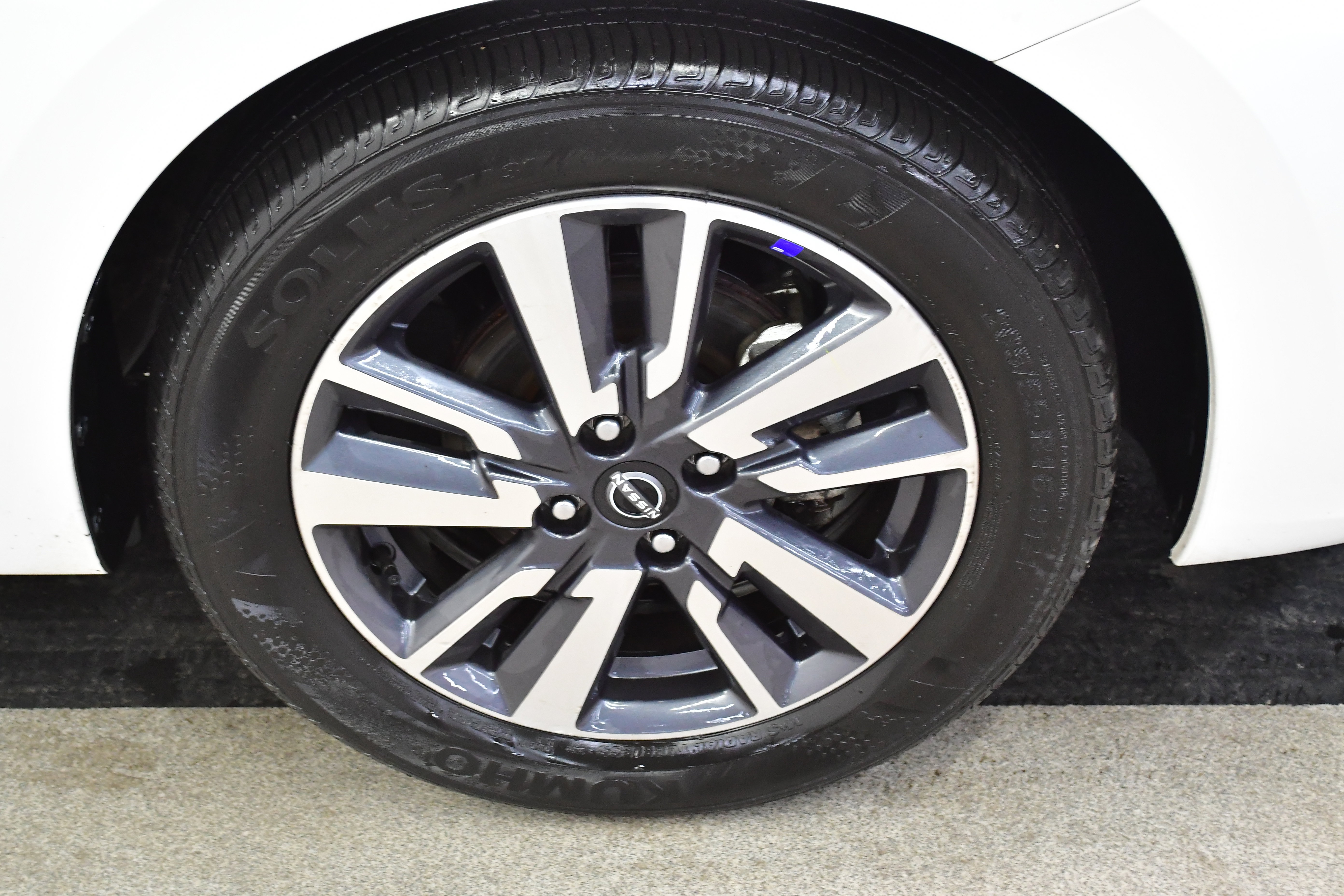 Used 2025 Nissan Versa SV FWD image 37