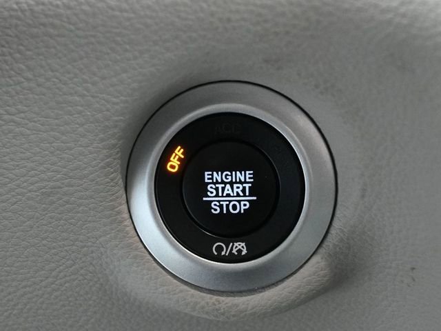 Used 2024 Chrysler Pacifica Limited FWD image 15