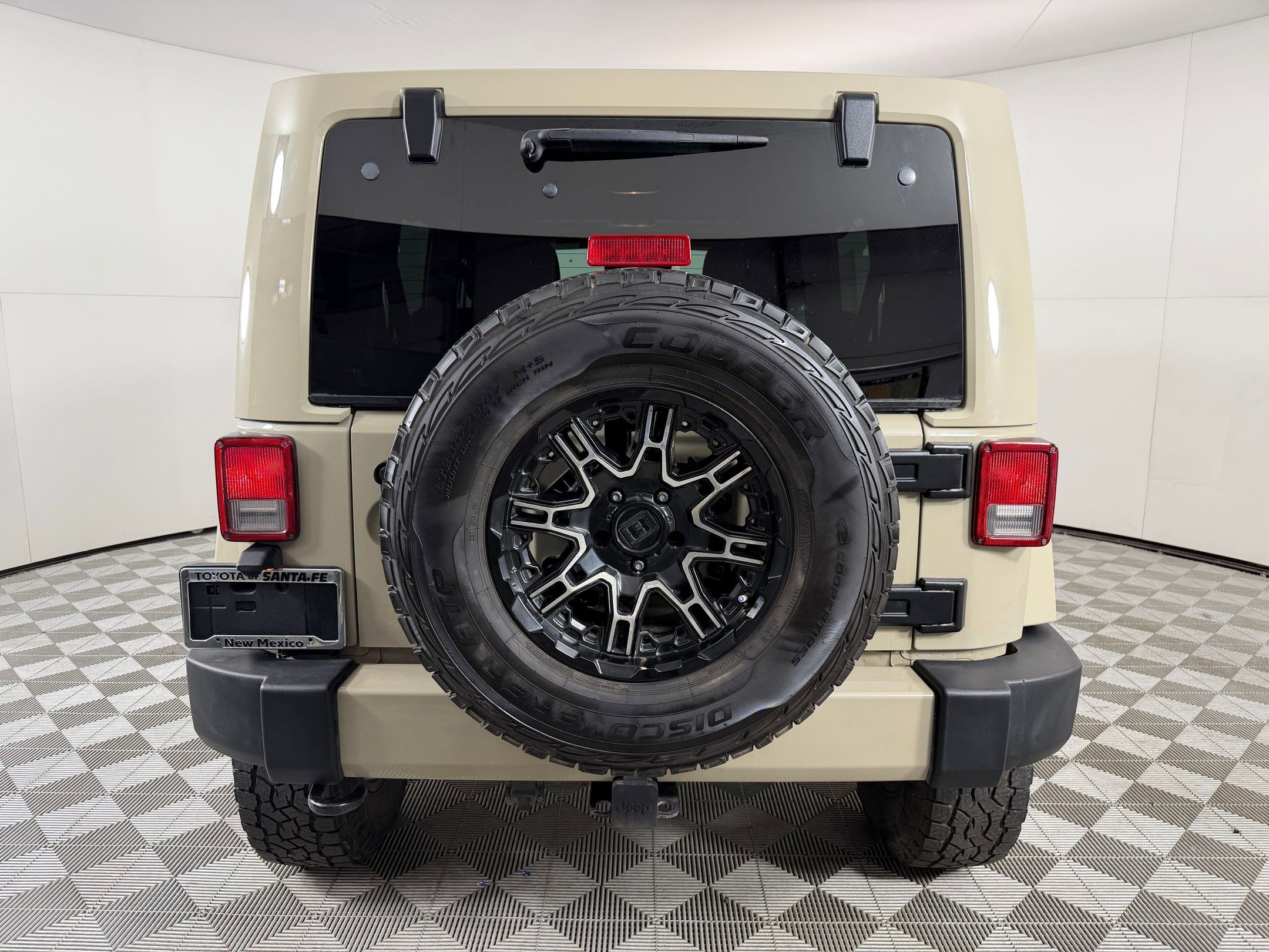 Used 2017 Jeep Wrangler Unlimited Sahara w/ Connectivity Group AWD/4WD image 10