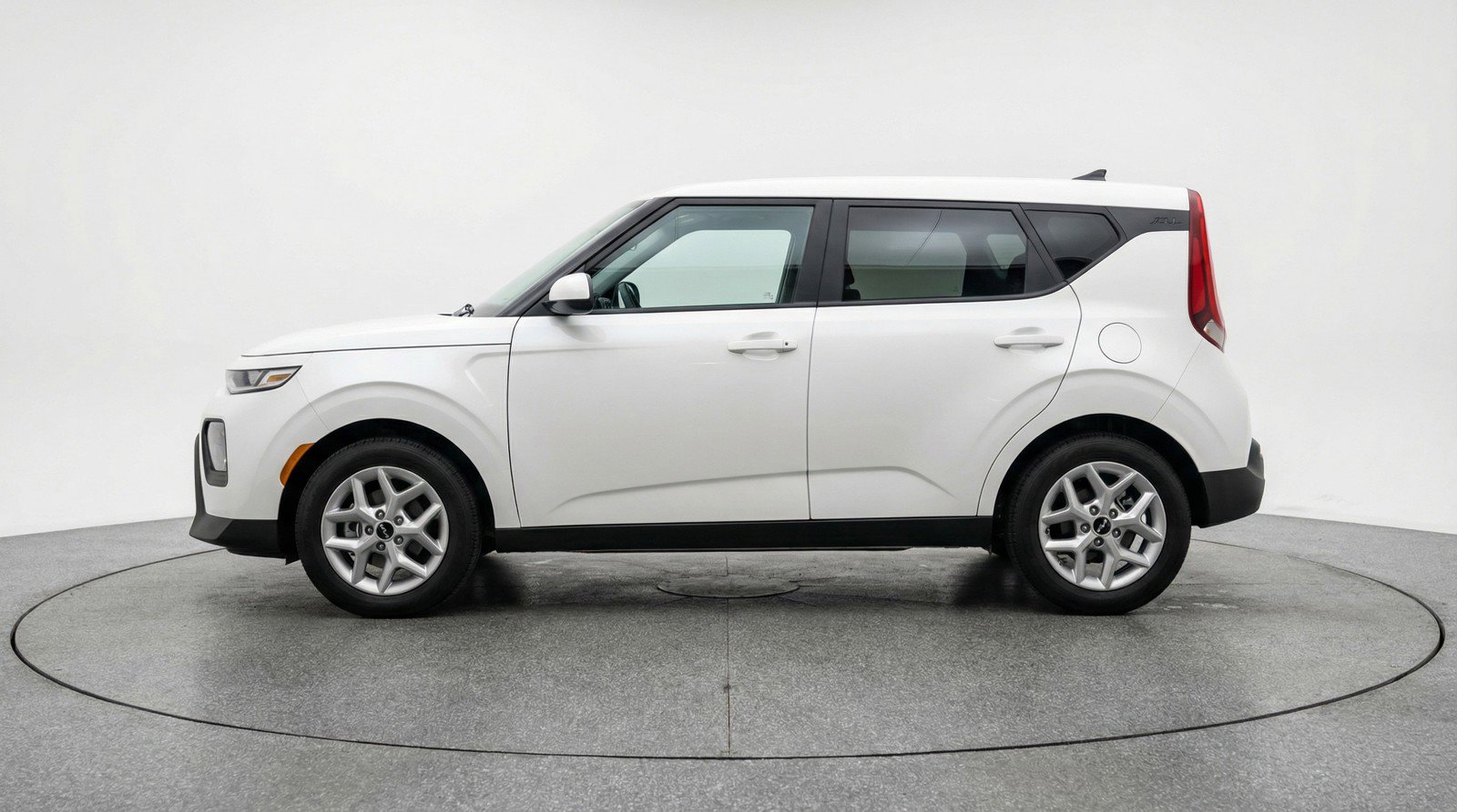 Used 2025 Kia Soul LX w/ LX Technology Package FWD image 5