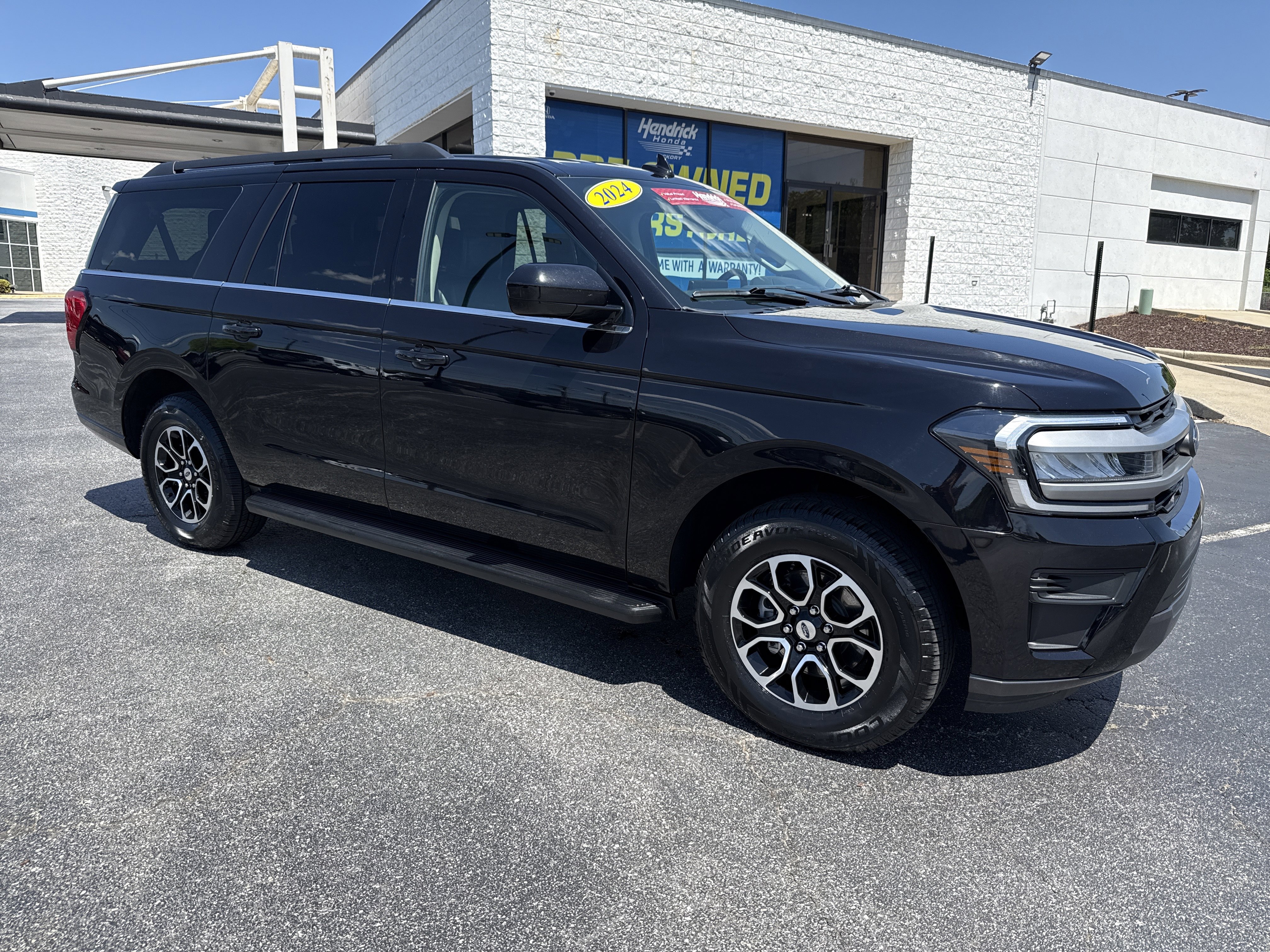 Used 2024 Ford Expedition Max XLT AWD/4WD image 2