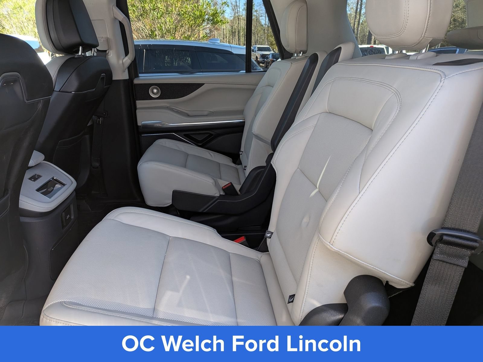 Certified 2025 Lincoln Navigator Reserve AWD/4WD image 17