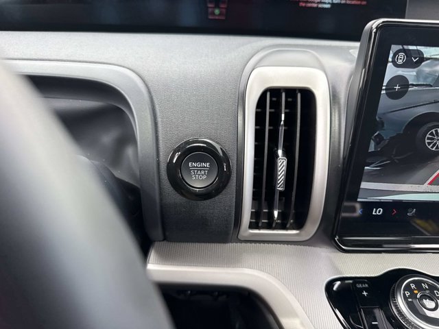 Used 2025 Ford Expedition Active AWD/4WD image 32